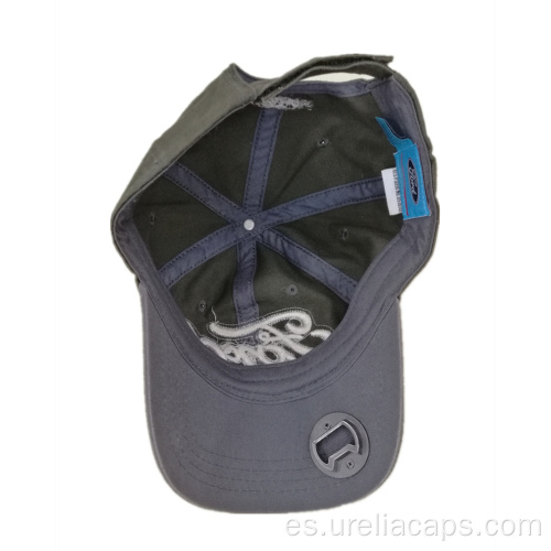 Gorra de béisbol lavada con abrelatas.